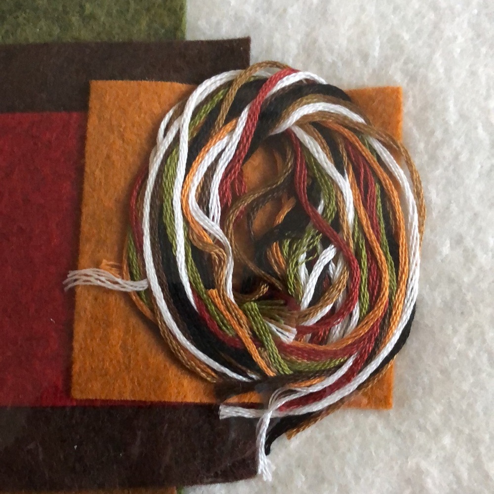 Winter Wraps Woolfelt, Floss Kit And Ribbon
Item Number #187 - Picture 3 of 7